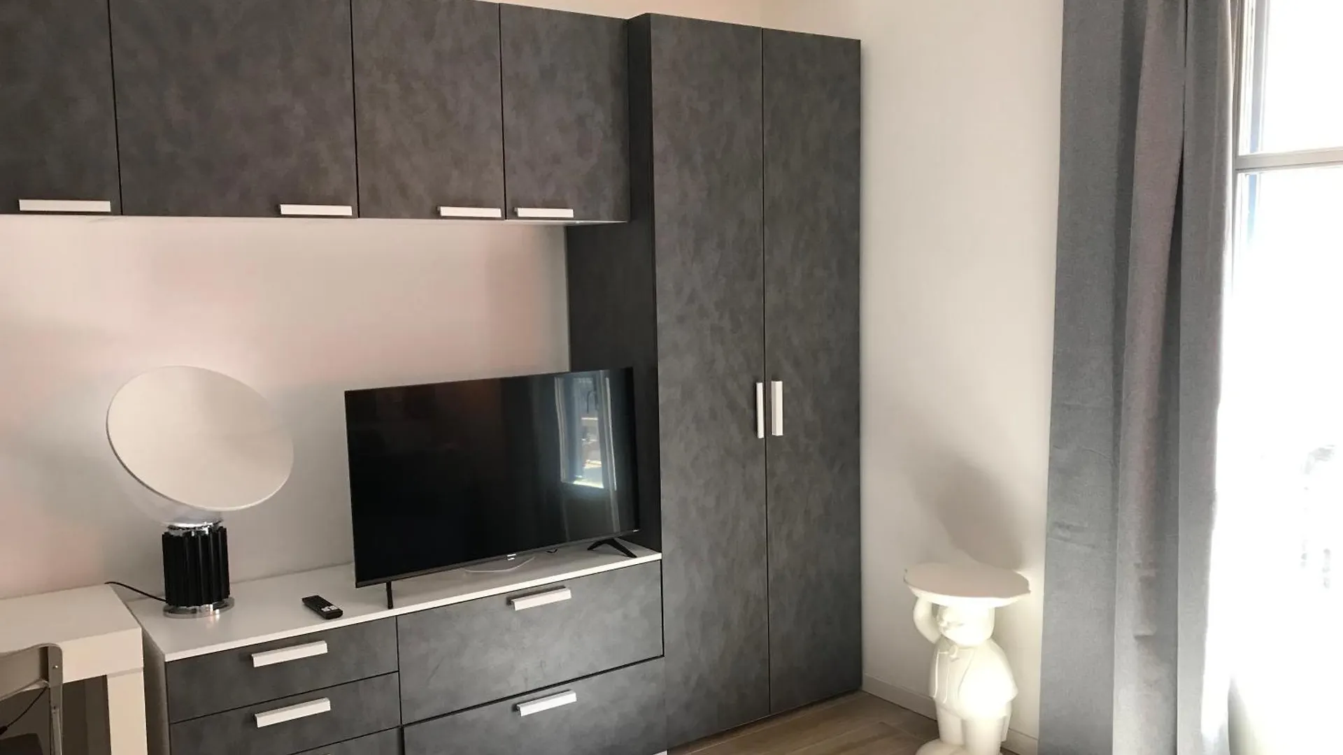 Porta Venezia Small House Milan